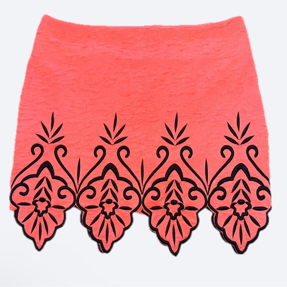 Embroidered Cut Out & Lined Mini Skirt - Picture 5 of 17